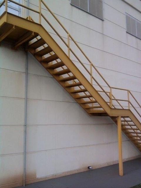 Escada plataforma industrial